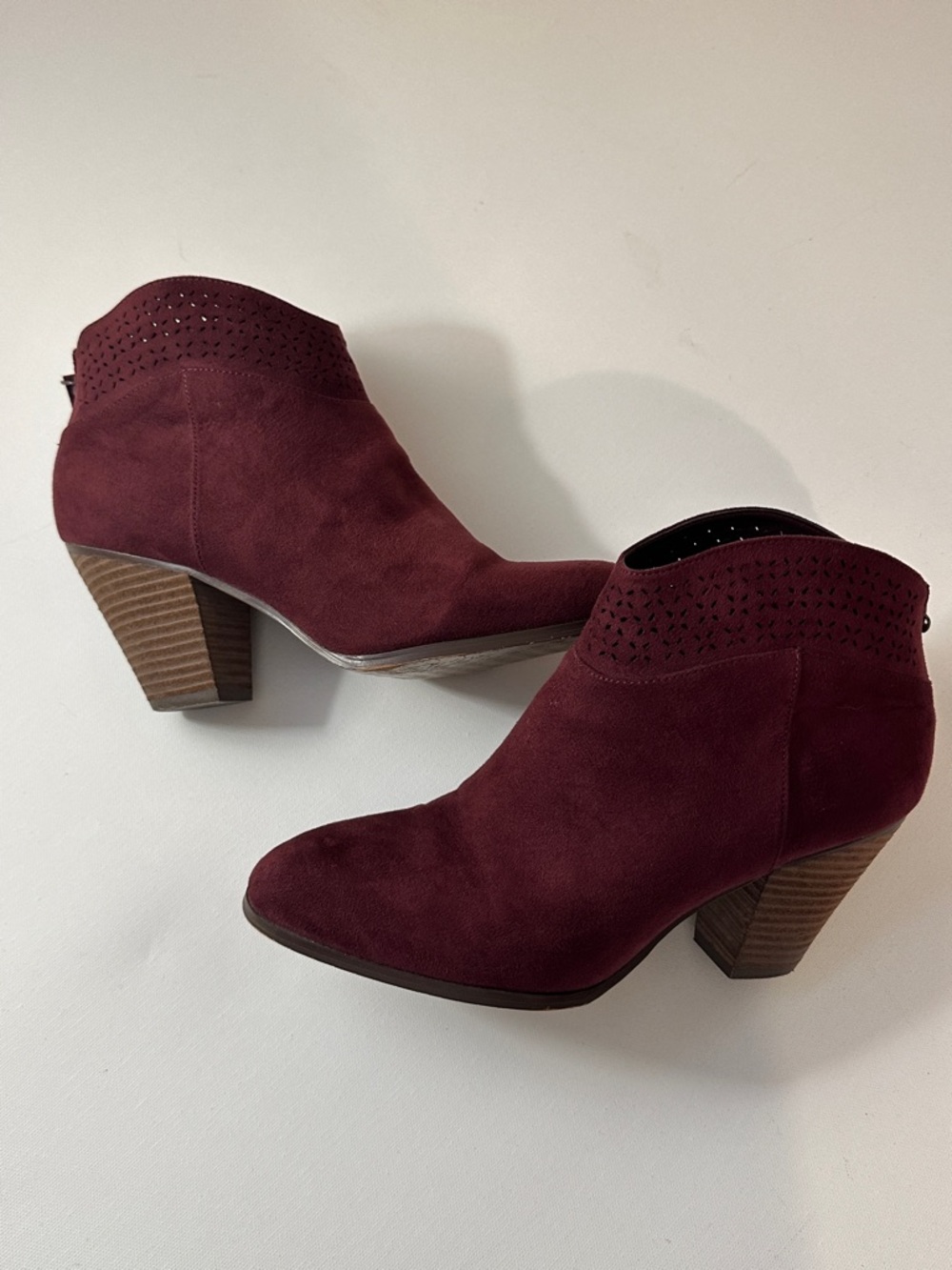 VIOLET & RED - WOMENS - HEELED MAROON VIOLET HEELED BOOTIES